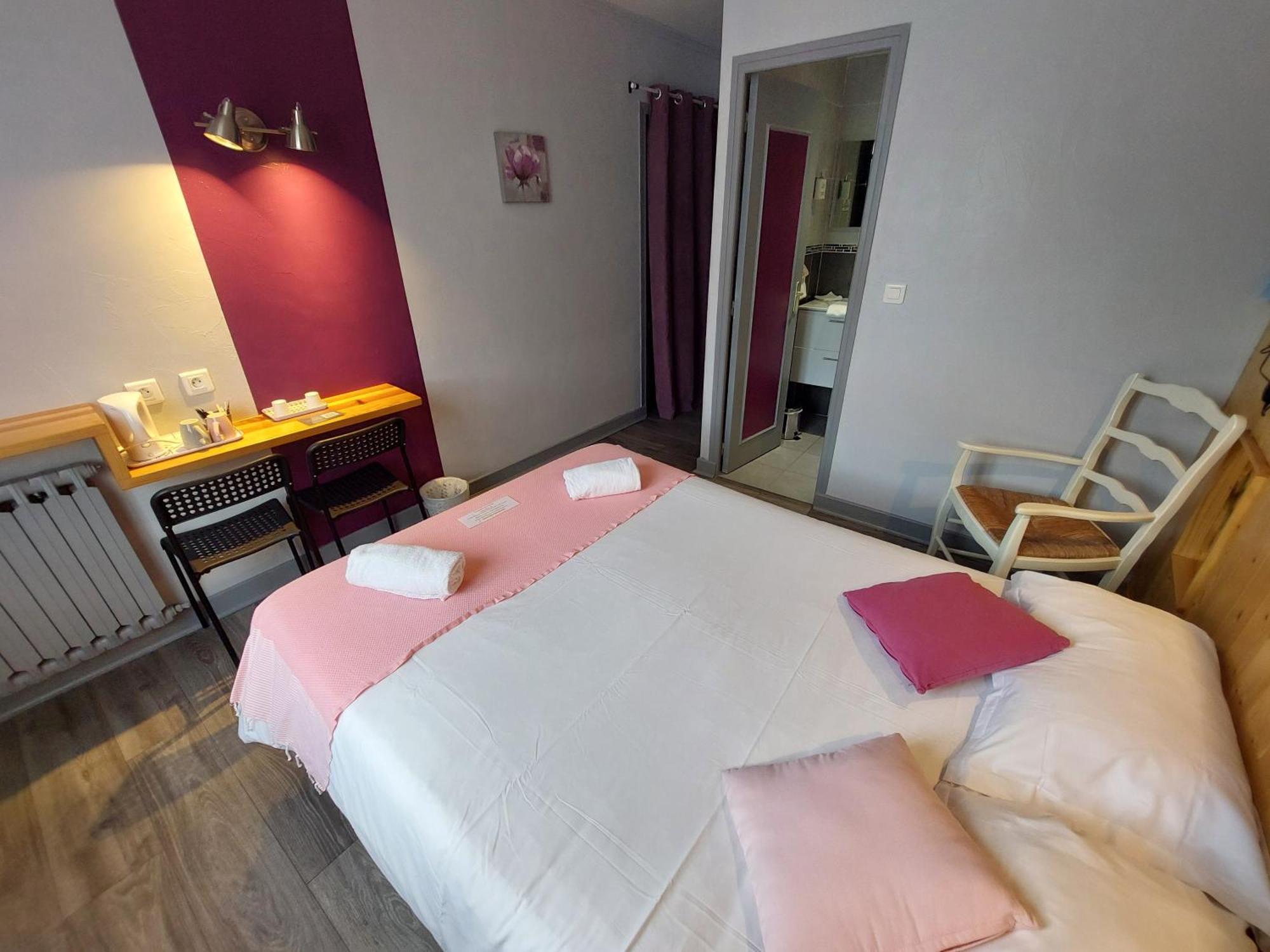 Logis Hotels - Auberge De L'Ile - Hotel 3 Etoiles Et Restaurant Creysse  エクステリア 写真