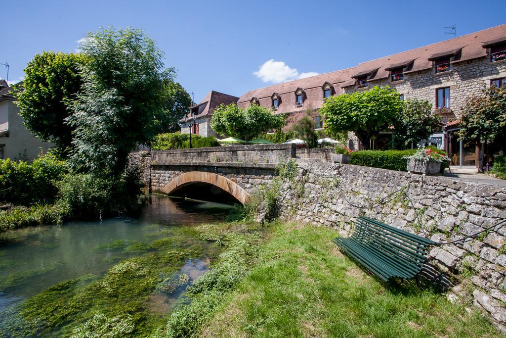 Logis Hotels - Auberge De L'Ile - Hotel 3 Etoiles Et Restaurant Creysse  エクステリア 写真