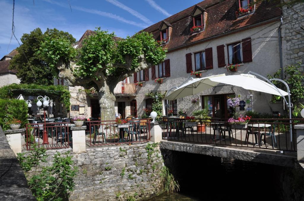 Logis Hotels - Auberge De L'Ile - Hotel 3 Etoiles Et Restaurant Creysse  エクステリア 写真