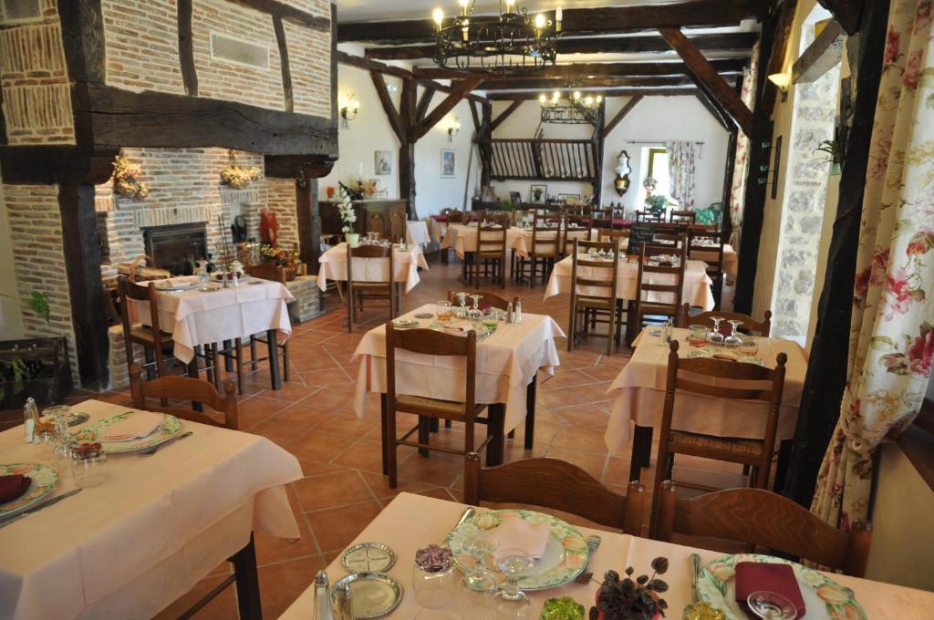 Logis Hotels - Auberge De L'Ile - Hotel 3 Etoiles Et Restaurant Creysse  エクステリア 写真