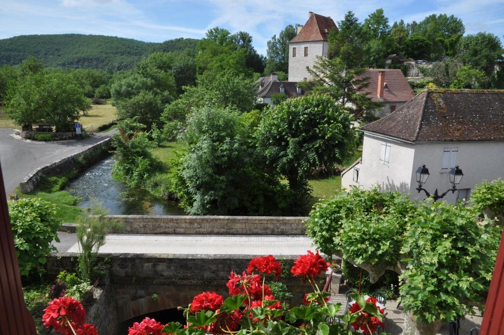 Logis Hotels - Auberge De L'Ile - Hotel 3 Etoiles Et Restaurant Creysse  エクステリア 写真
