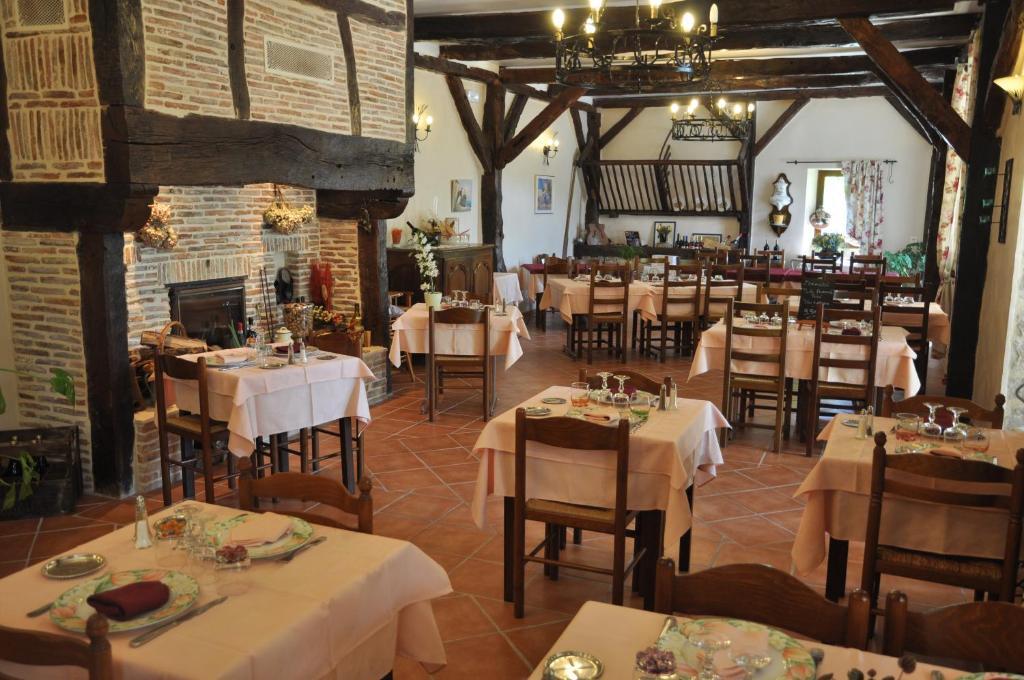 Logis Hotels - Auberge De L'Ile - Hotel 3 Etoiles Et Restaurant Creysse  エクステリア 写真